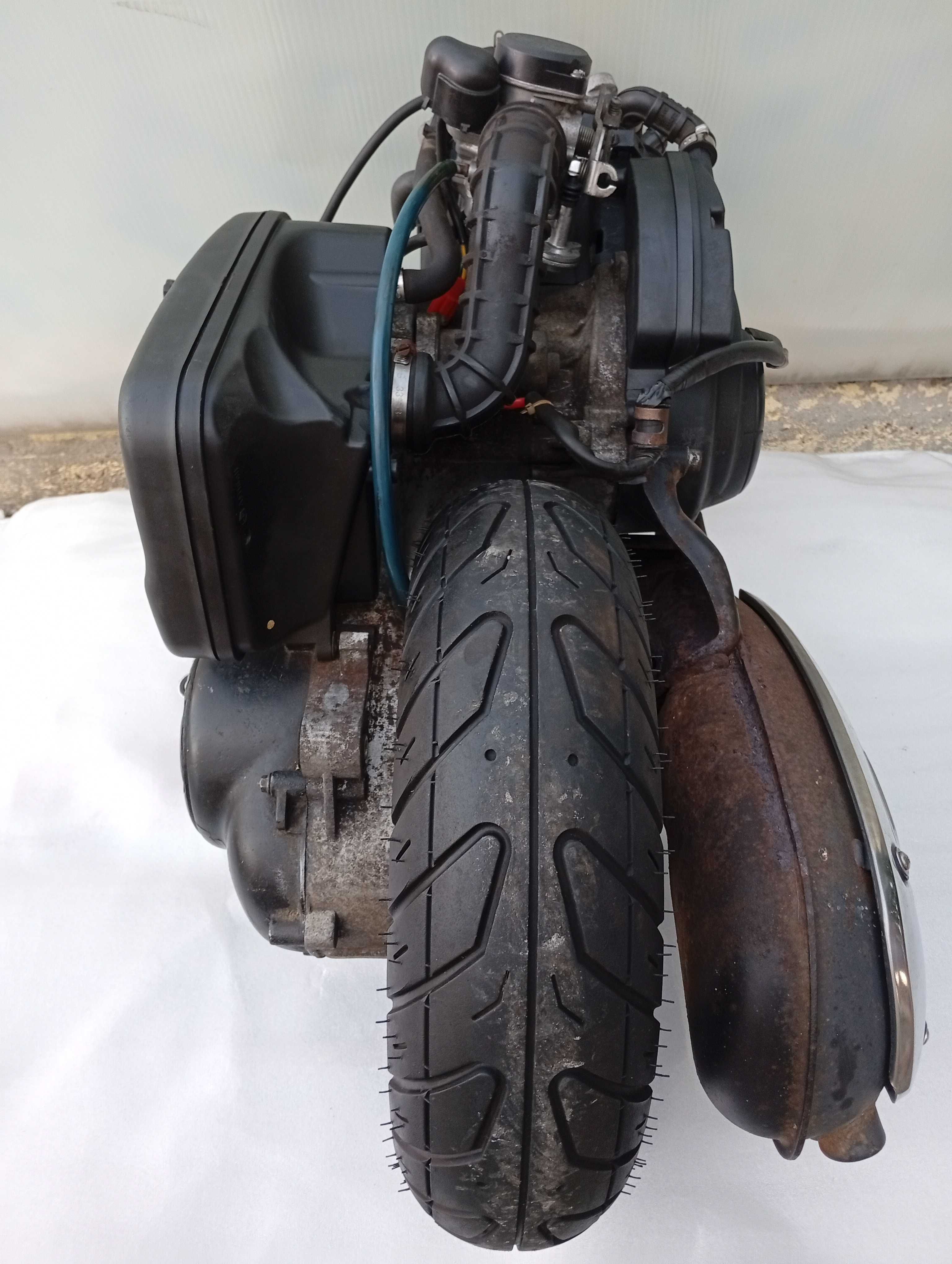Piaggio Vespa LX50 / C38 4T-двигател -11.000км.