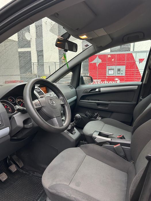 Vând Opel Zafira (dau și la schimb, ofer și diferență)