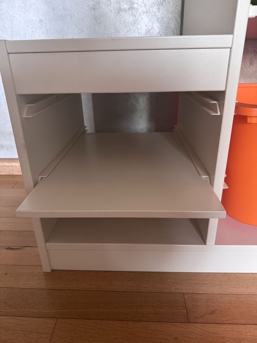 Vand sistem TROFAST, 2 rafturi, 4 cutii mari si 2 mici. Stare f buna.