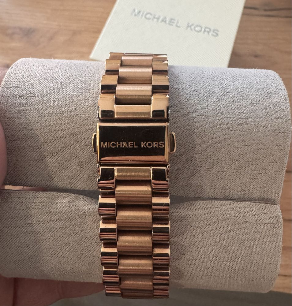 Часовник Michael Kors