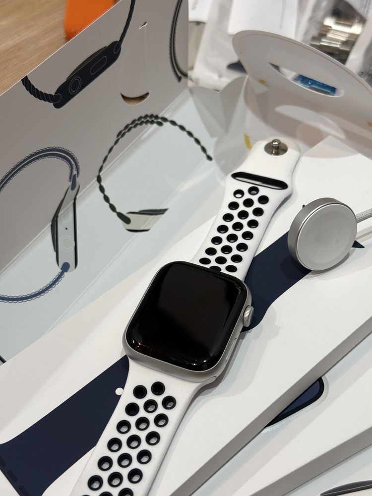 Apple Watch 9 Series 45mm Silver Aluminium Case