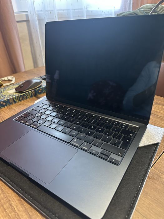 MacBook Air 13" (2024, M3, 16GB, 512GB SSD) + ПОДАРЪК ЧАНТА ЗА ЛАПТОП