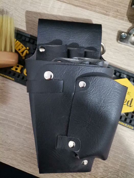 Pieptenii, accesorii si pelerine frizerie diverse modele