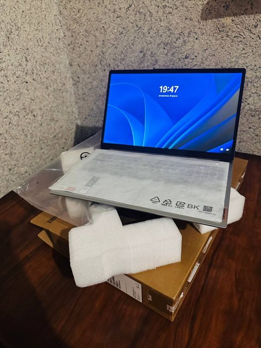 Ноутбук Lenovo holati ideal  studeb ofis dasturlash ishlari  uchun