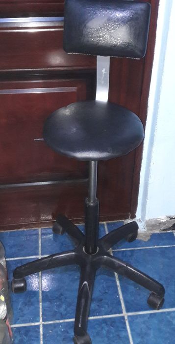 Scaune de birou folosite-cu tapitaj gri,albastru