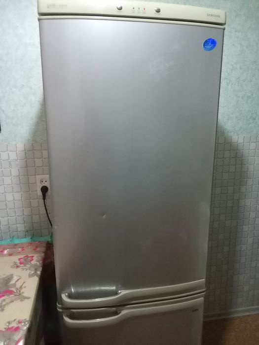 Продам холодильник Самсунг. 65000.