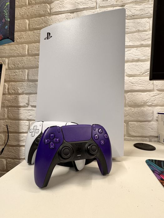Playstation 5 с аккаунтом и 2 геймпадами