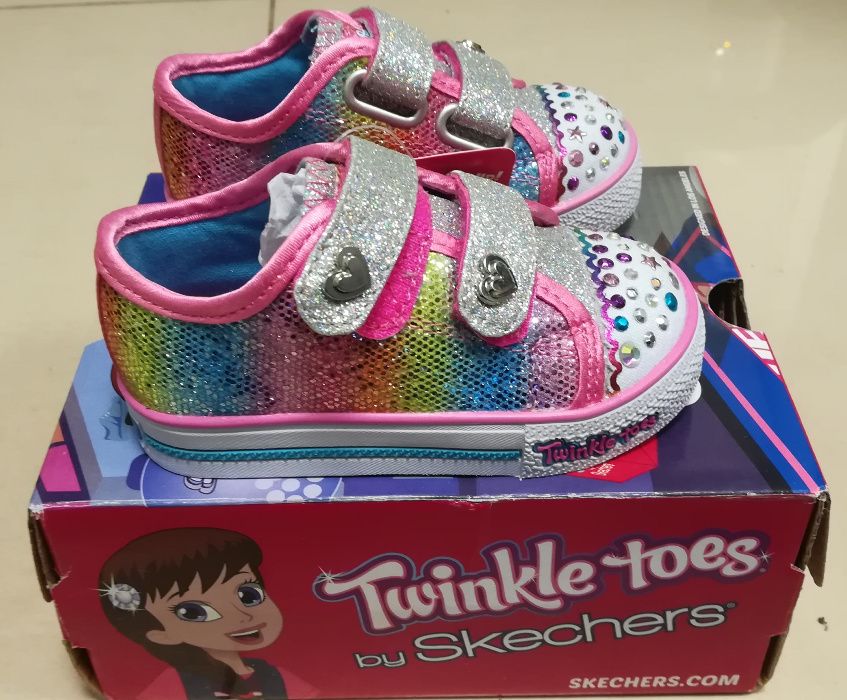 Детски оригинални Skechers светещи-мигащи,21 номер,стелка 11.5см