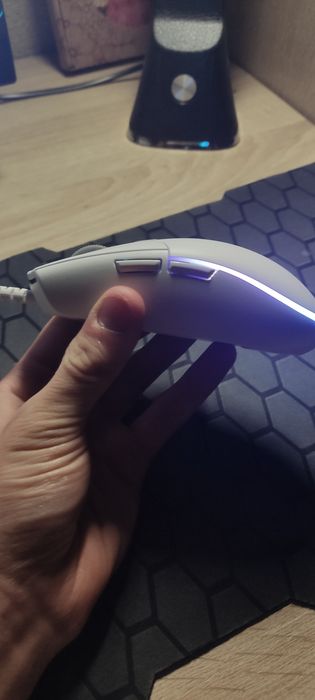 Продаю провод. игровую мышку с подсветкой logitech g102 в идеальном к