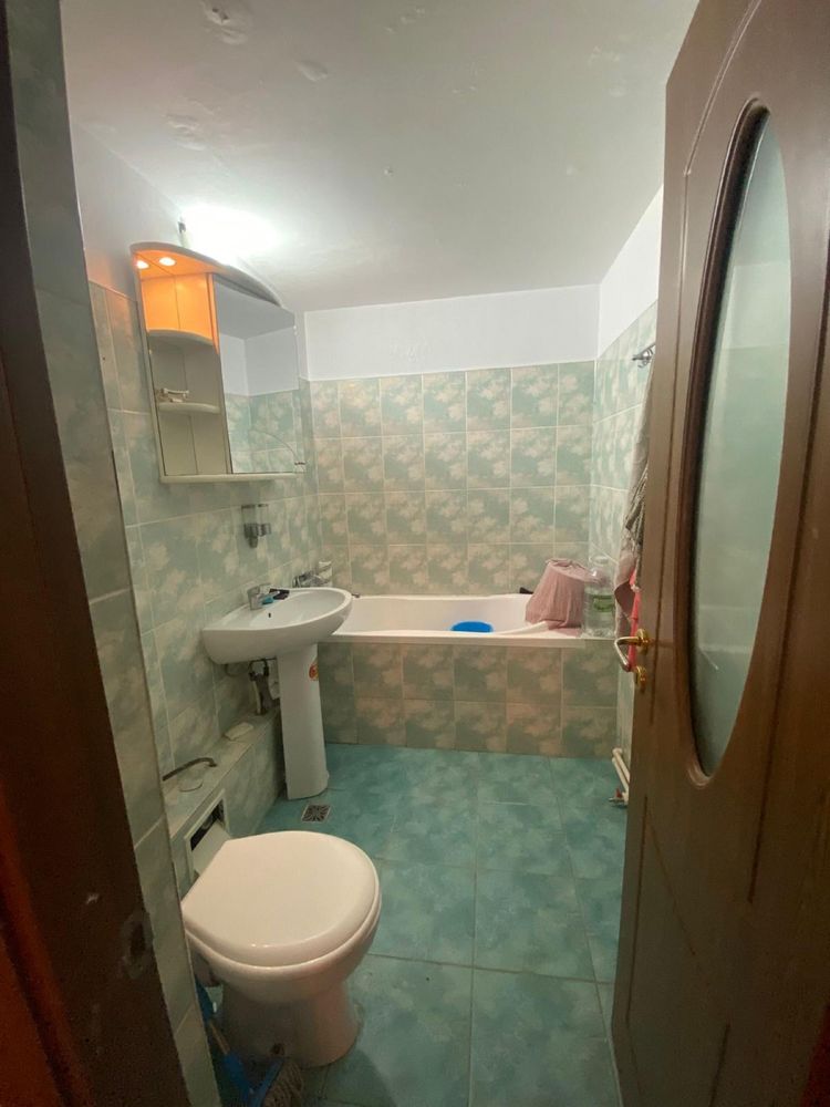 Inchiriez apartament