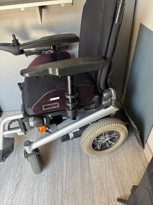 Scaun cu rotile electric handicap 2 baterii 12w varta