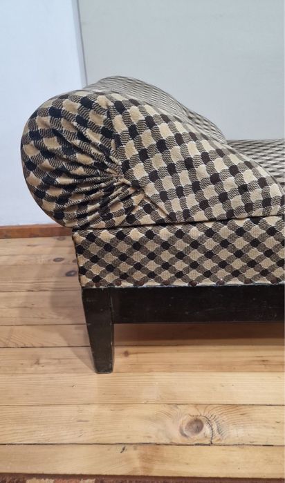 Старинна кушетка