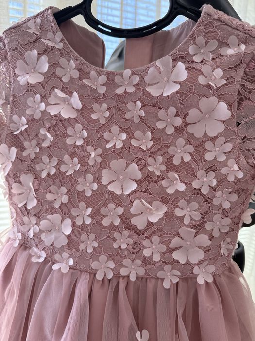 Красива рокля  petit fleur 6- 7 години