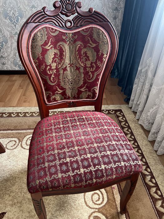 Стол деревянный в комплекте 12 стульев