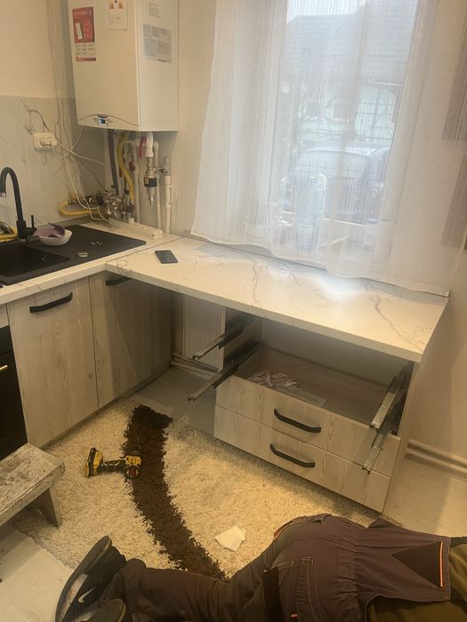 Vand set mobila de bucatarie + cuier