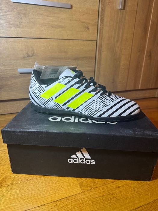 Футболни стоножки adidas