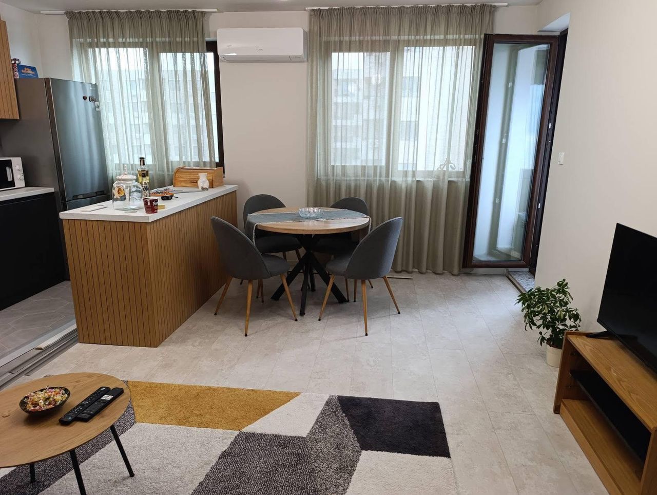 Дава се под наем Двустаен апартамент в Пловдив, Тракия - 60 кв.м за 540 € - Снимка #1