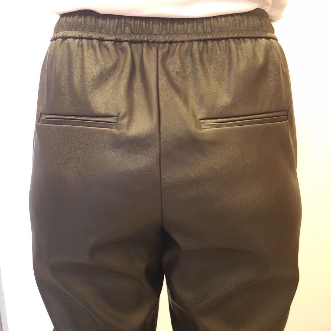 Pantaloni piele Pull&Bear , măr M