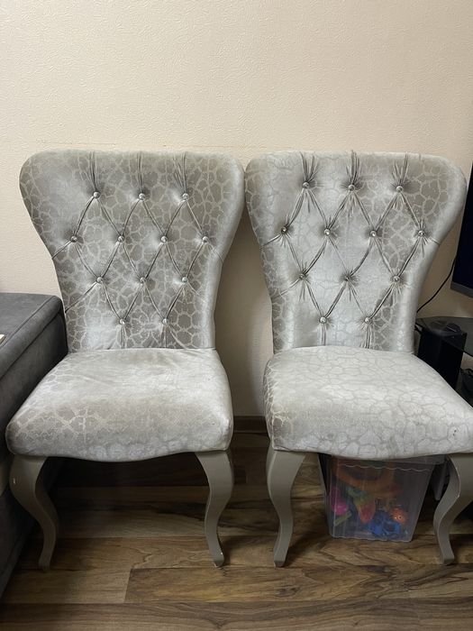 Мягкие стулья для гостинной