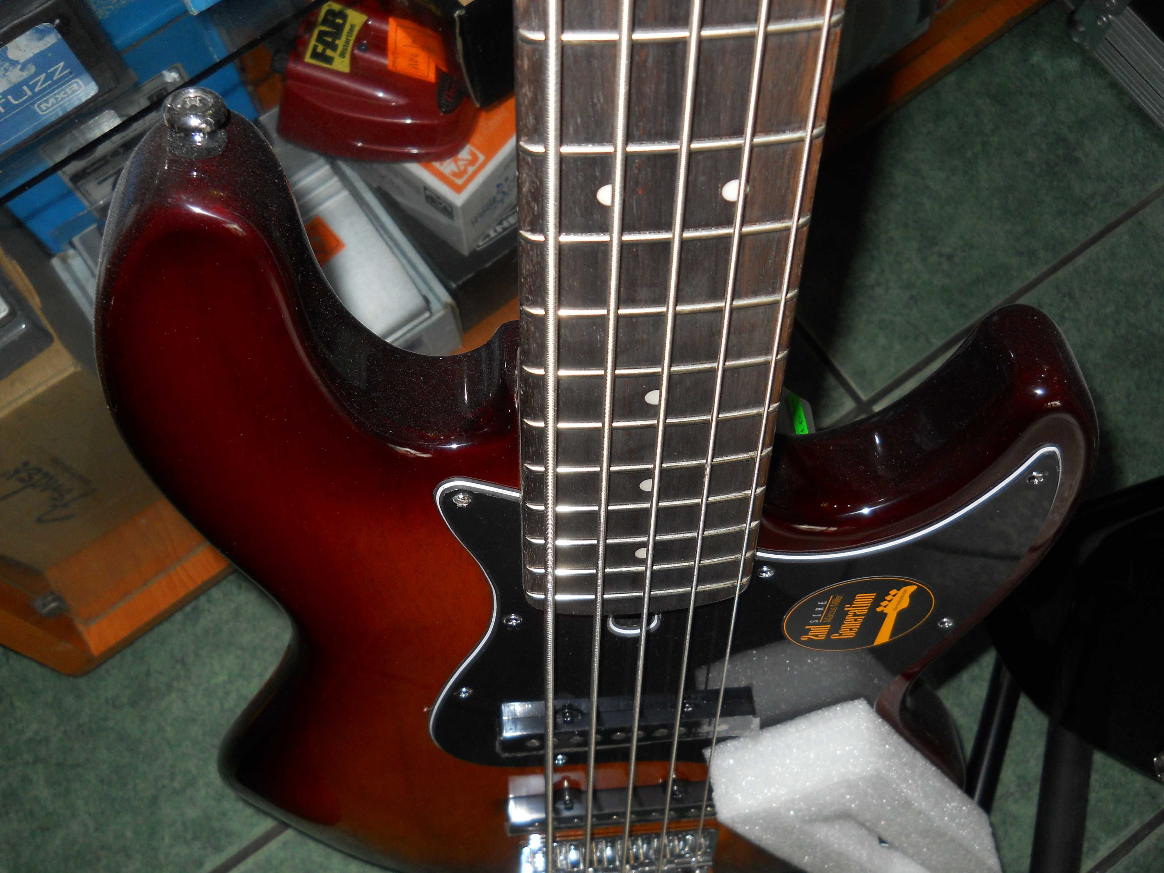 Chitara bass Fender Squier