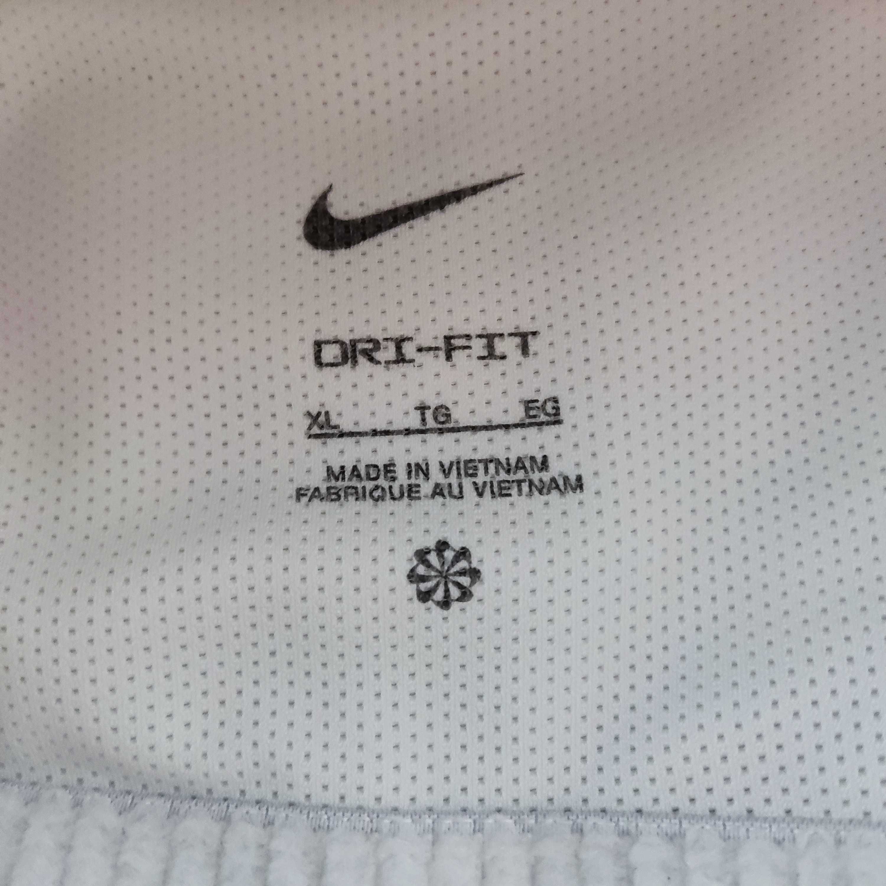 Бюстие Nike ново оригинално