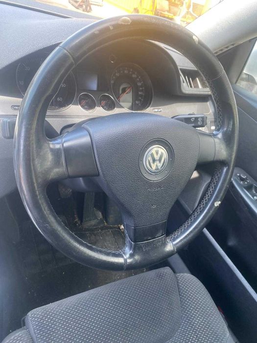 dezmembrez passat B6  break cod motor BKP /hayon passat/ usa fata