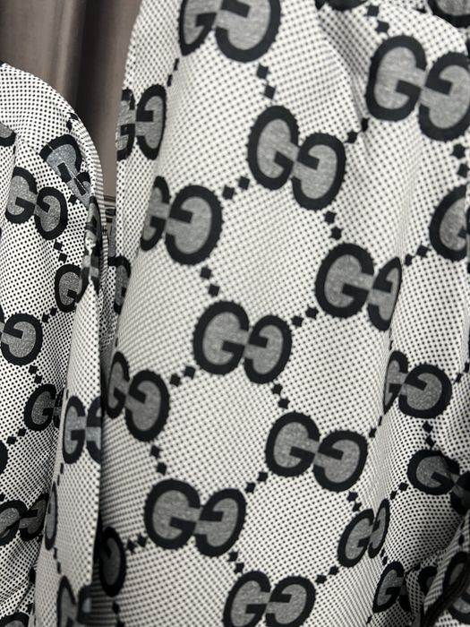 Compleu GUCCI super calitate