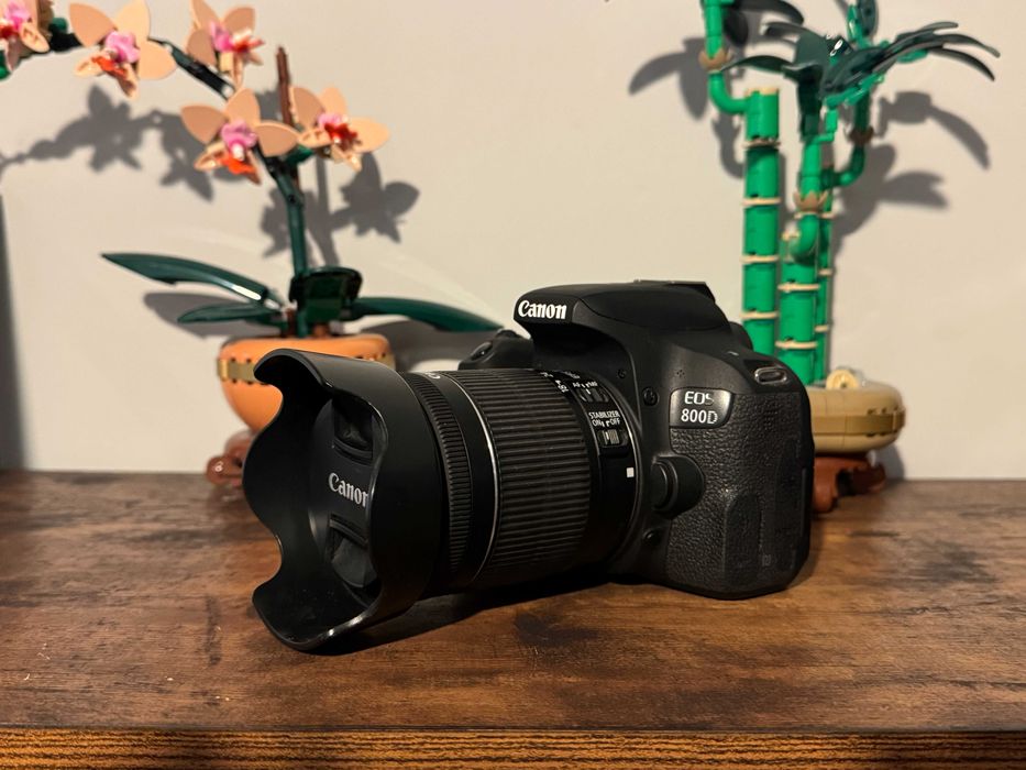 Canon EOS 800D + обектив 18-55mm IS STM