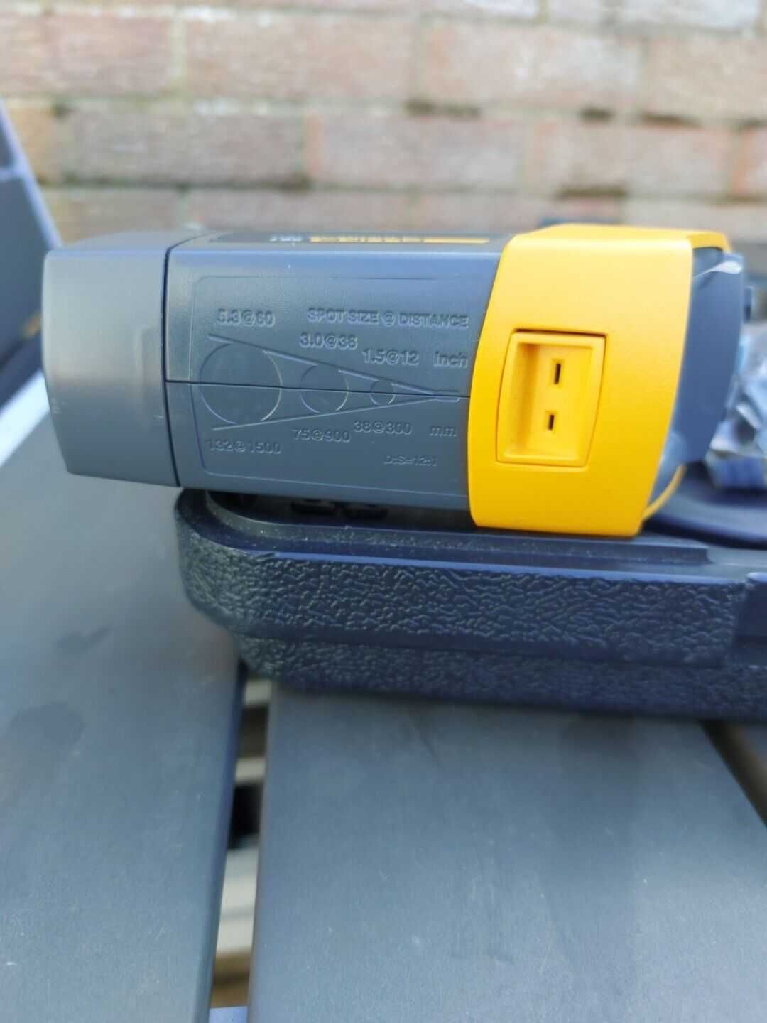 FLUKE 561 цифров инфраред безконтактен термометър - НОВ