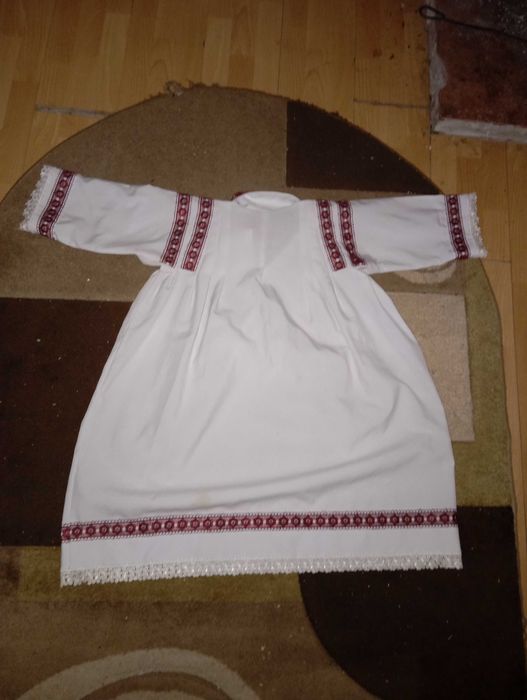 Haina tradițională făcută de mana