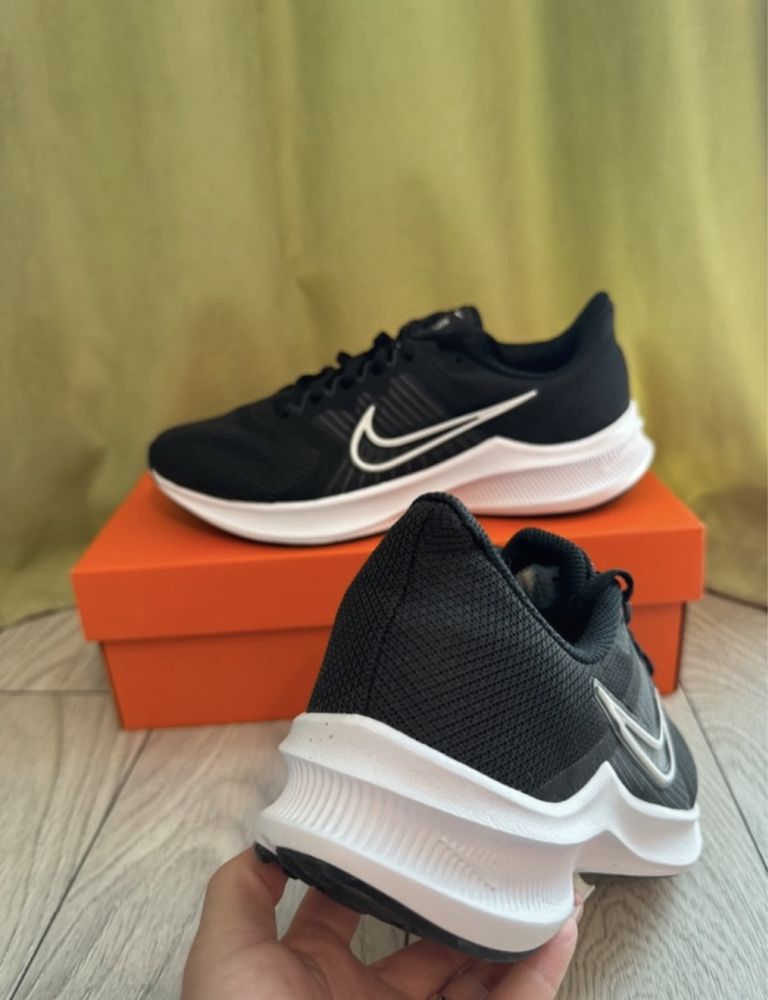 Adidasi / Nike /