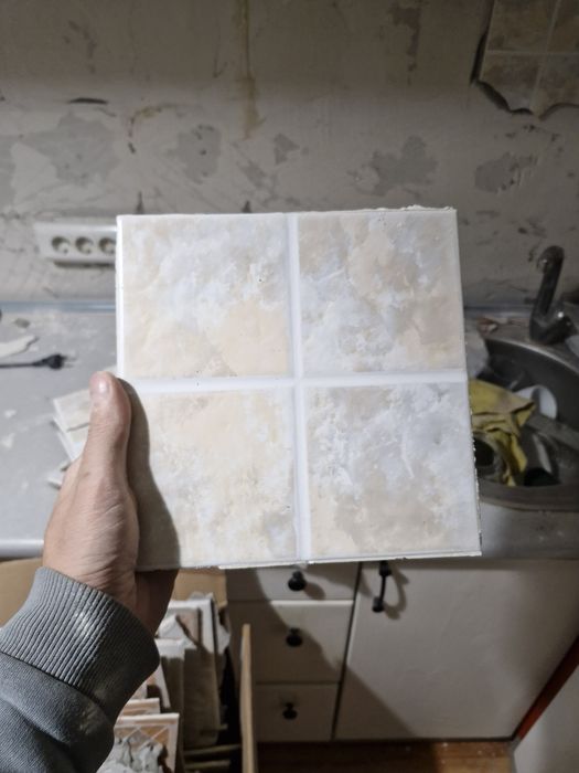 Продам плитку после ремонта