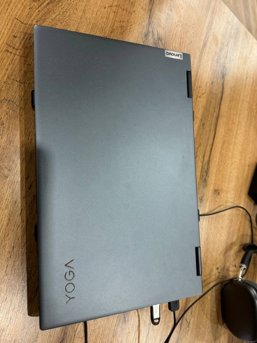 Lenovo Yoga 7  Ekrani 360° Sensorli Ekran Ruchkasi ham bor.