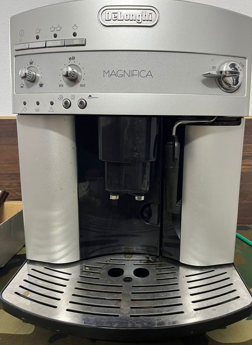 Aparat de cafea DeLonghi Magnifica