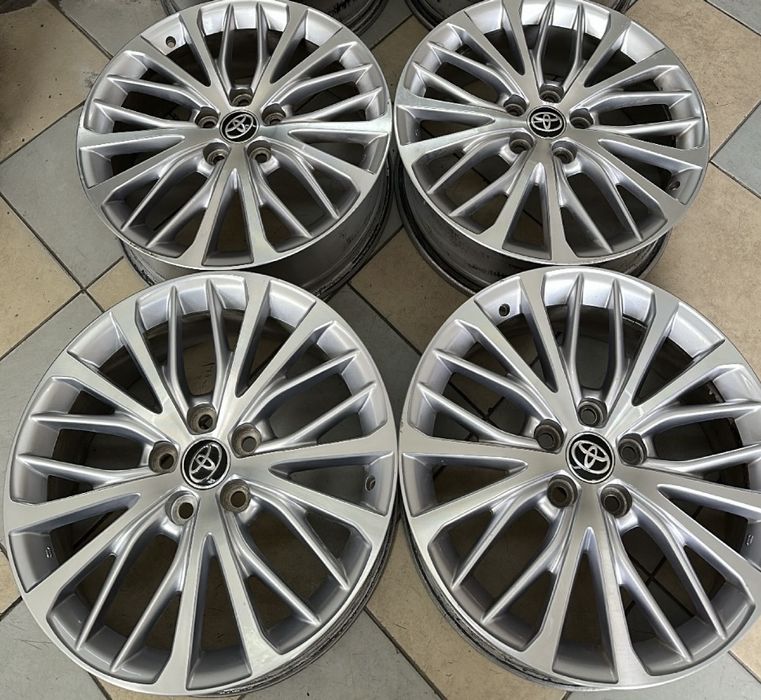 Продам Диски с резиной камри R17