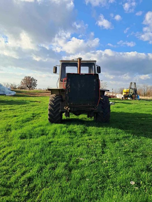 Продавам трактор Т 150
