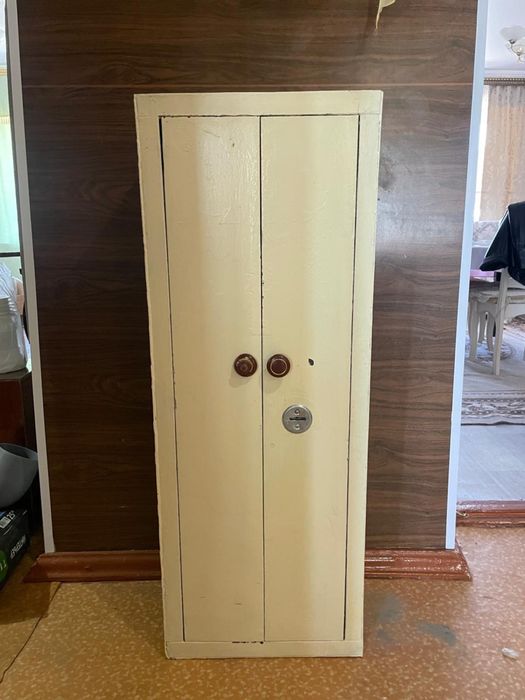 Металлический сейф