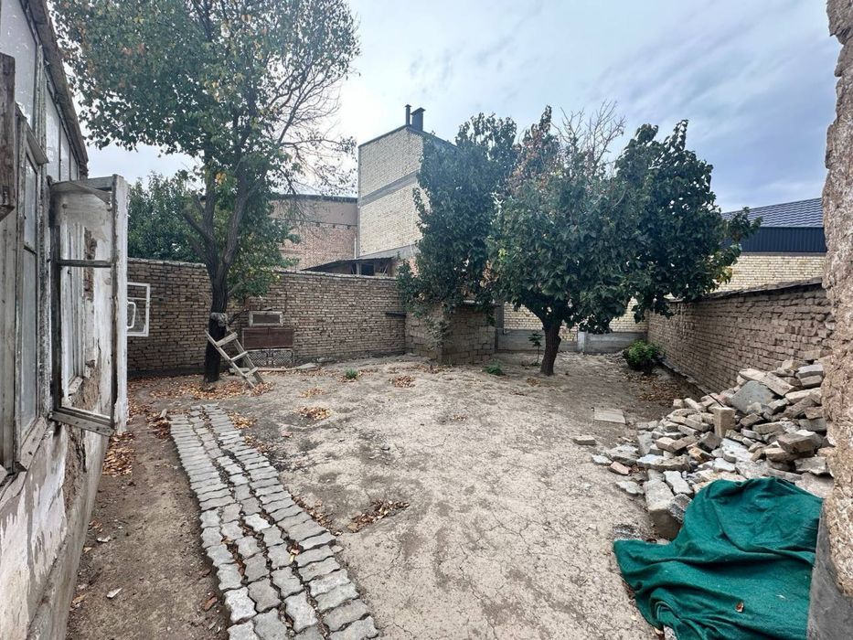 1 sotigini narxi 37500.  3,85 sotik продается учасика 1 сотки  37,5$