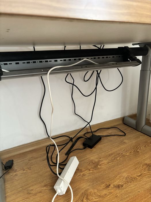 Vând birou metalic 119/75