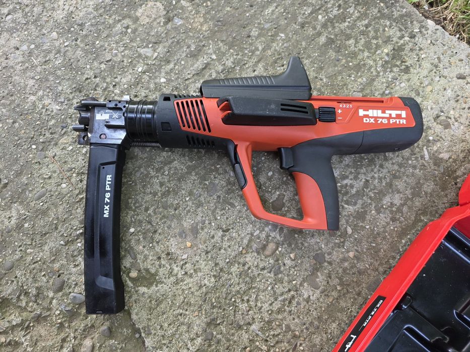 Pistol cu capse Hilti  DX76 PTR , cuie metal