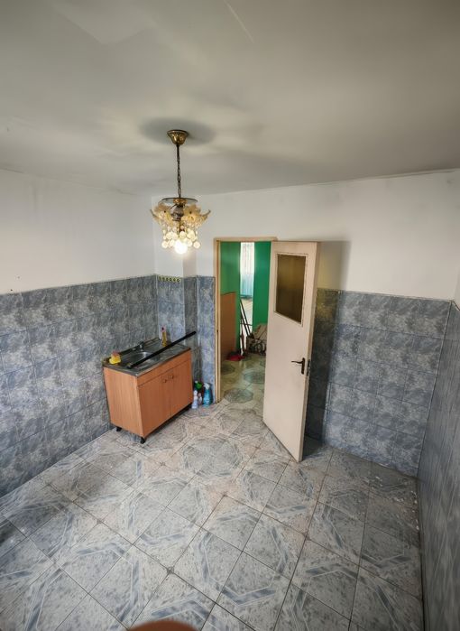 Vând apartament 4 camere