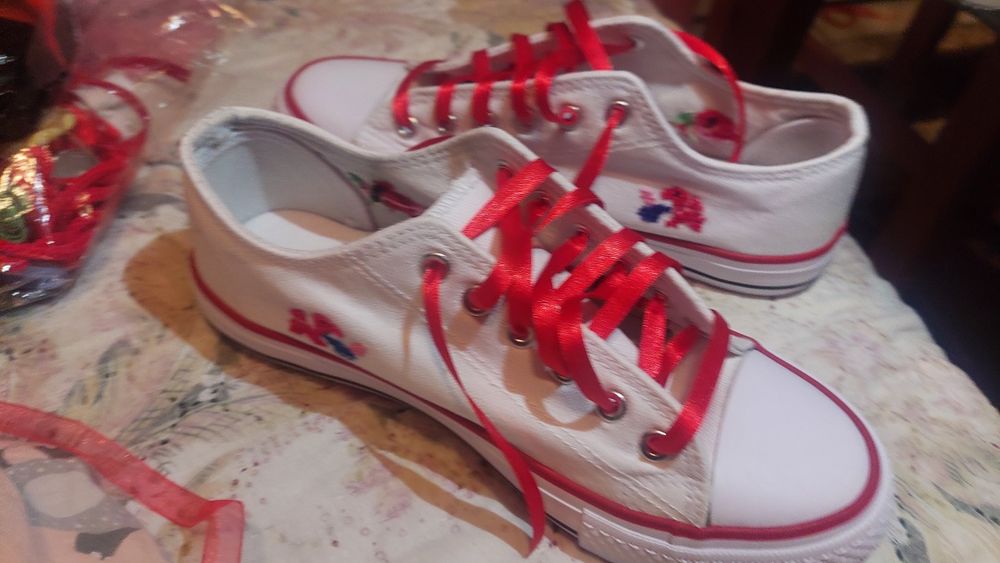 Дамски кецове с ръчно бродирана шевица