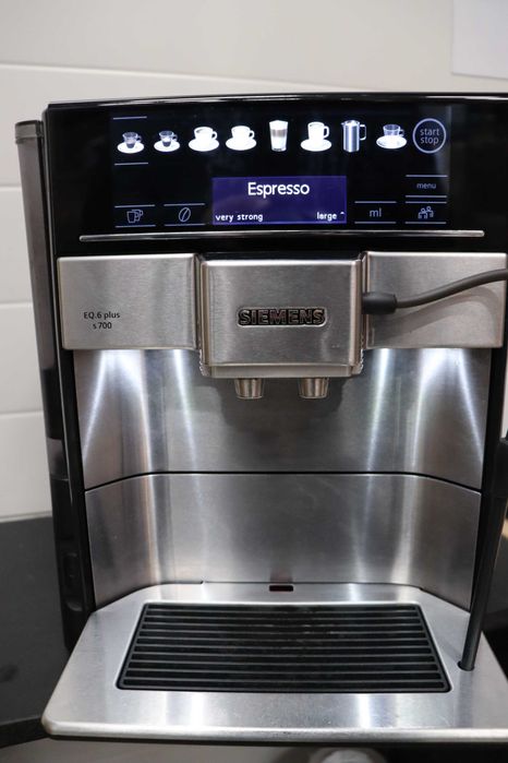 SIEMENS EQ.6 s700 Напълно автоматична кафемашина, 1.7L 2чаши, 1500 W