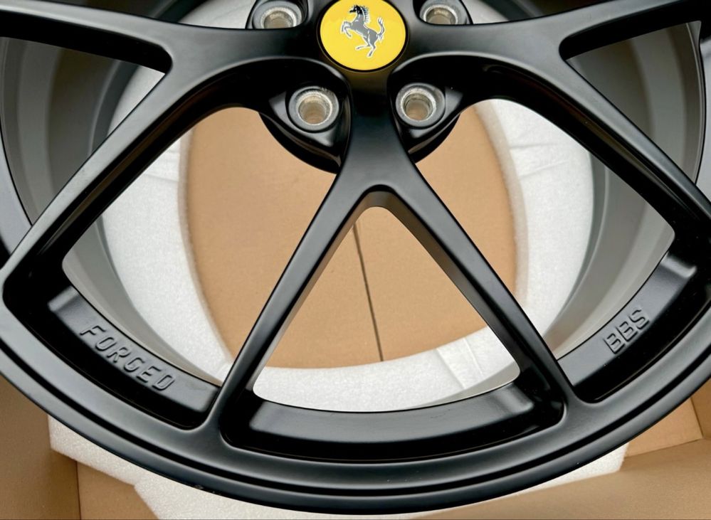 Ferrari Portofino джанти 20 цола BBS