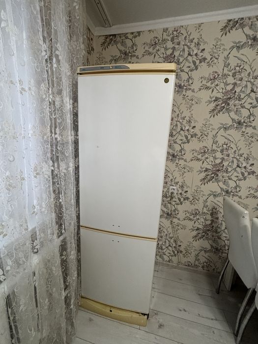 Продам холодильник рабочий, 7 микрорайон 1 этаж