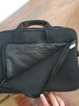 Vând geanta laptop Dicota Smartskin