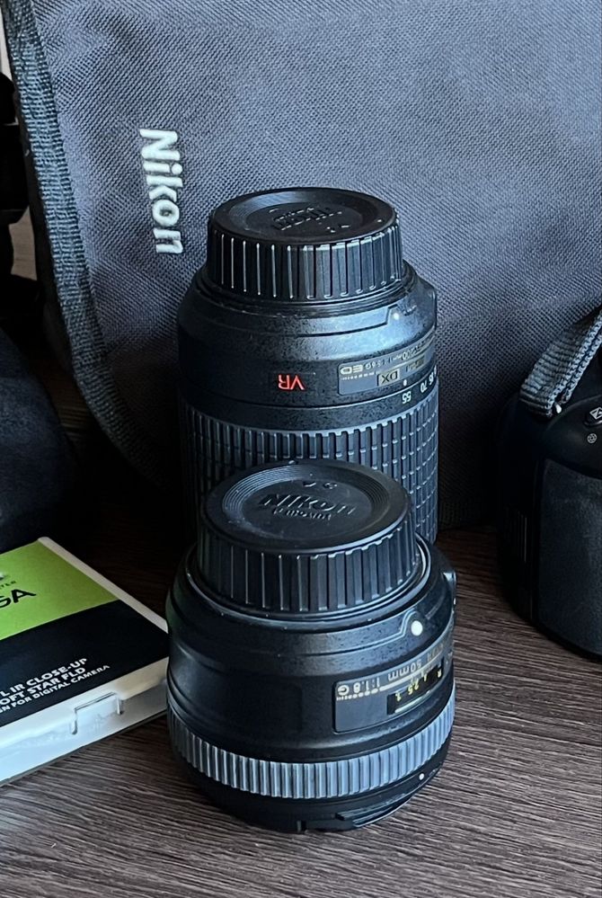 Продавам комплект обективи Nikon в отлично състояние