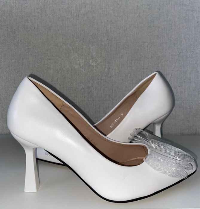 Продается туфли в отличном состоянии.