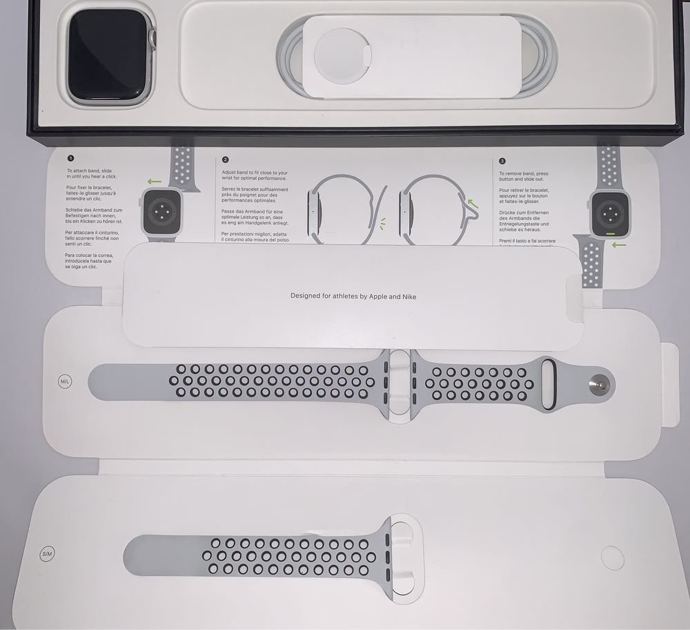 Apple Watch Nike SE GPS + Cellular 44mm Aluminium Case