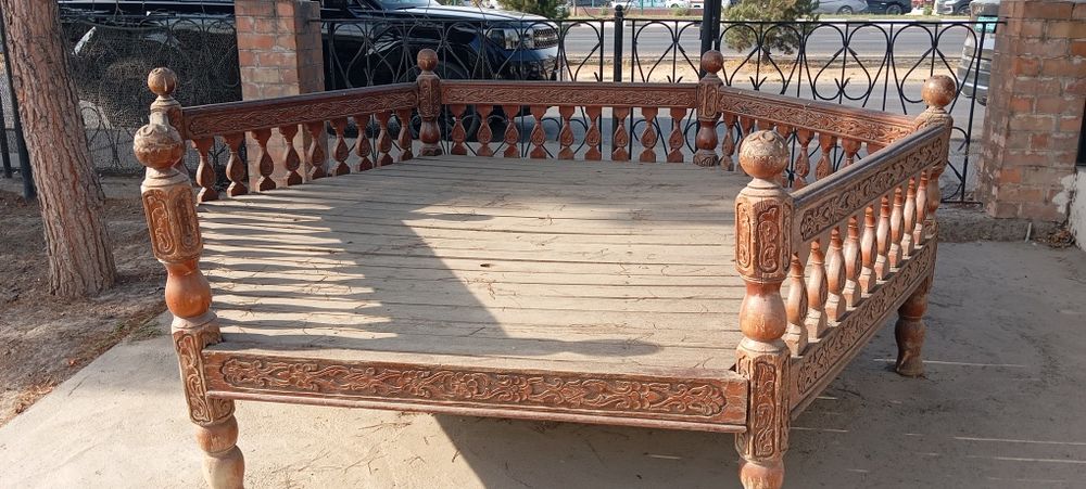 Топчан, ёғоч супа бор